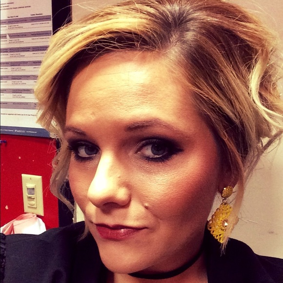 Meet your Posher, Megan - Picture 3 of 3